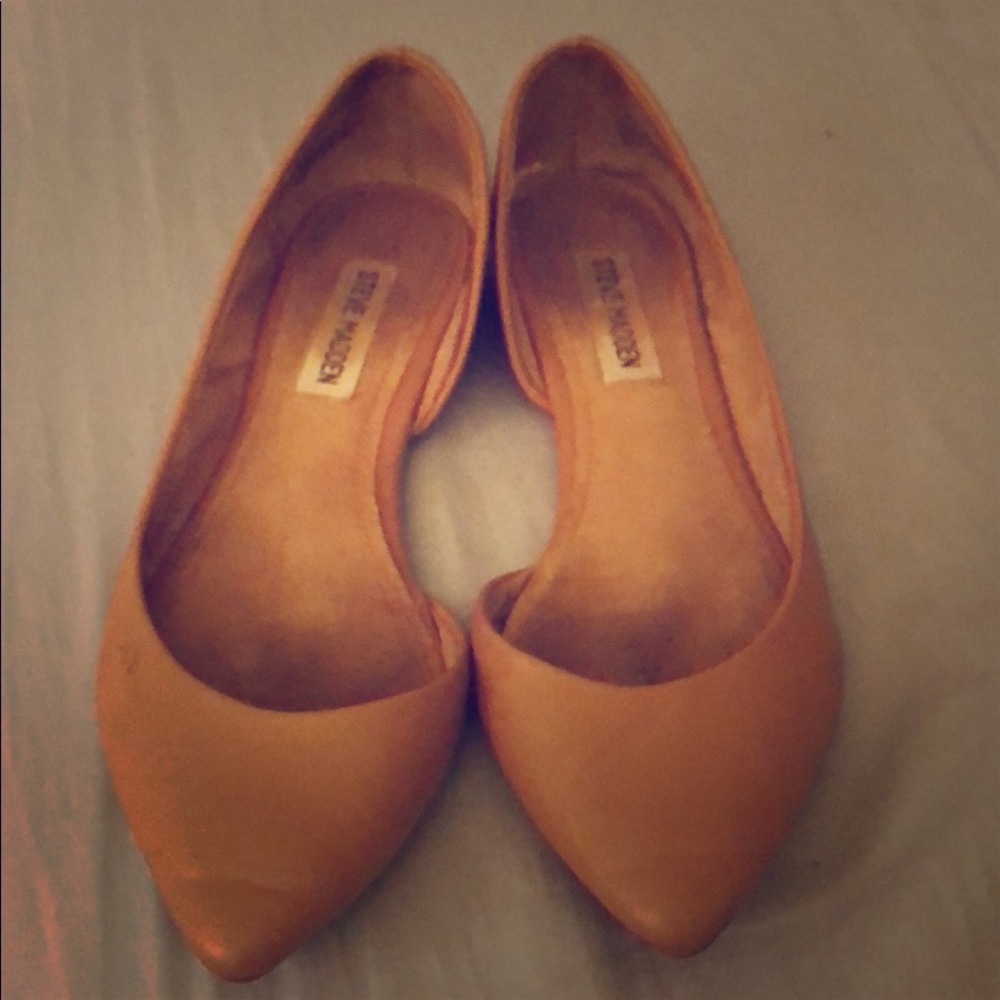 Well worn Steve Madden Nude Flats Size 6.5